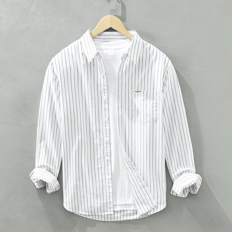 Herren Button-Down-Hemd mit dünnen Streifen