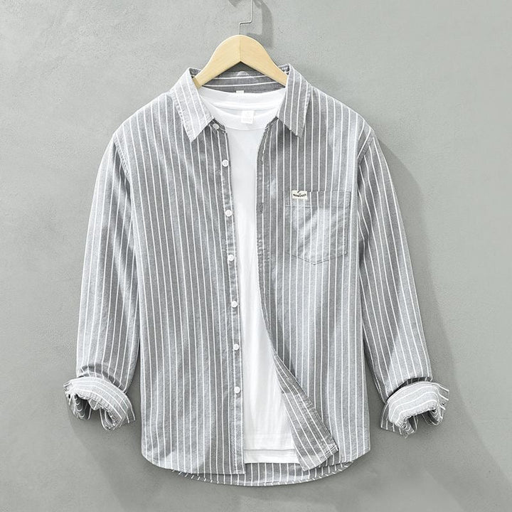 Herren Button-Down-Hemd mit dünnen Streifen