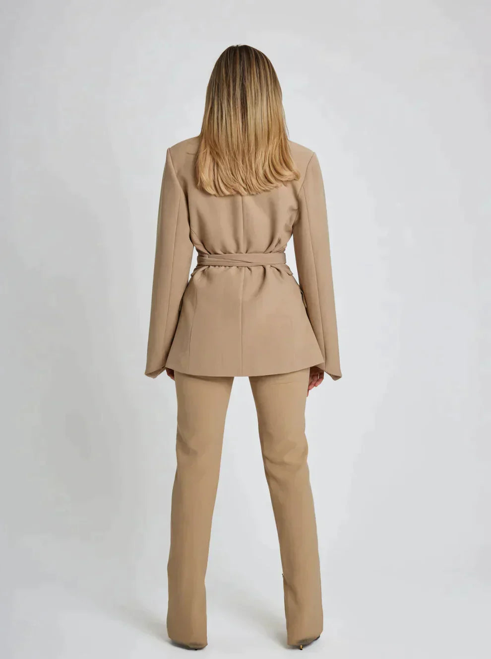 Damen-Blazer mit Taillengürtel und klassischem Kragen
