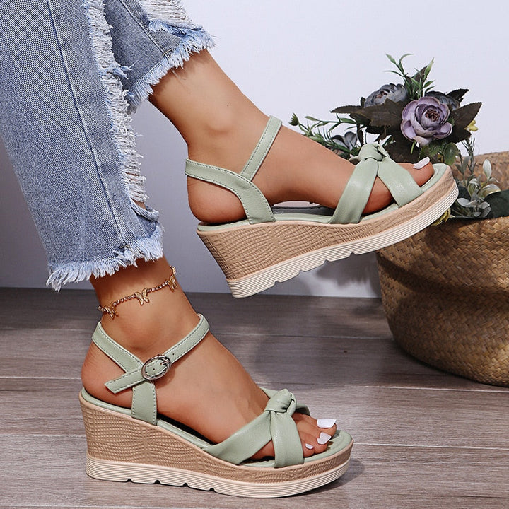 Keilabsatz-Sandalen mit Kreuzriemen für Damen
