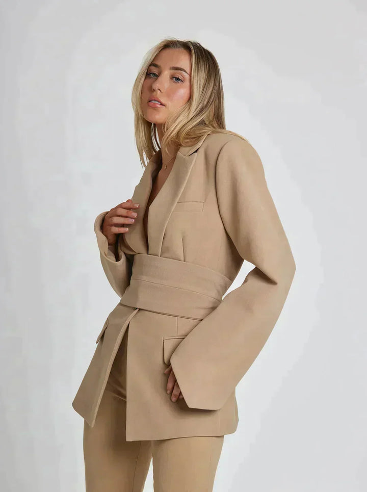 Damen-Blazer mit Taillengürtel und klassischem Kragen